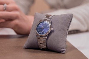 Hungeling & Töchter Beratung Nomos Uhr