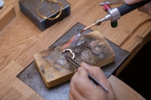 Hungeling & Töchter Reparatur eines Ohrrings