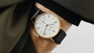 NOMOS 0161 Tangente Gold Neomatik Wristshot 036_PR