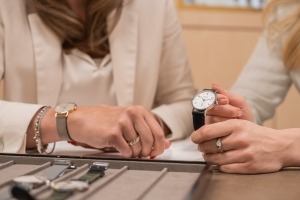 Hungeling & Töchter Beratungsgespräch und Präsentation für Uhren