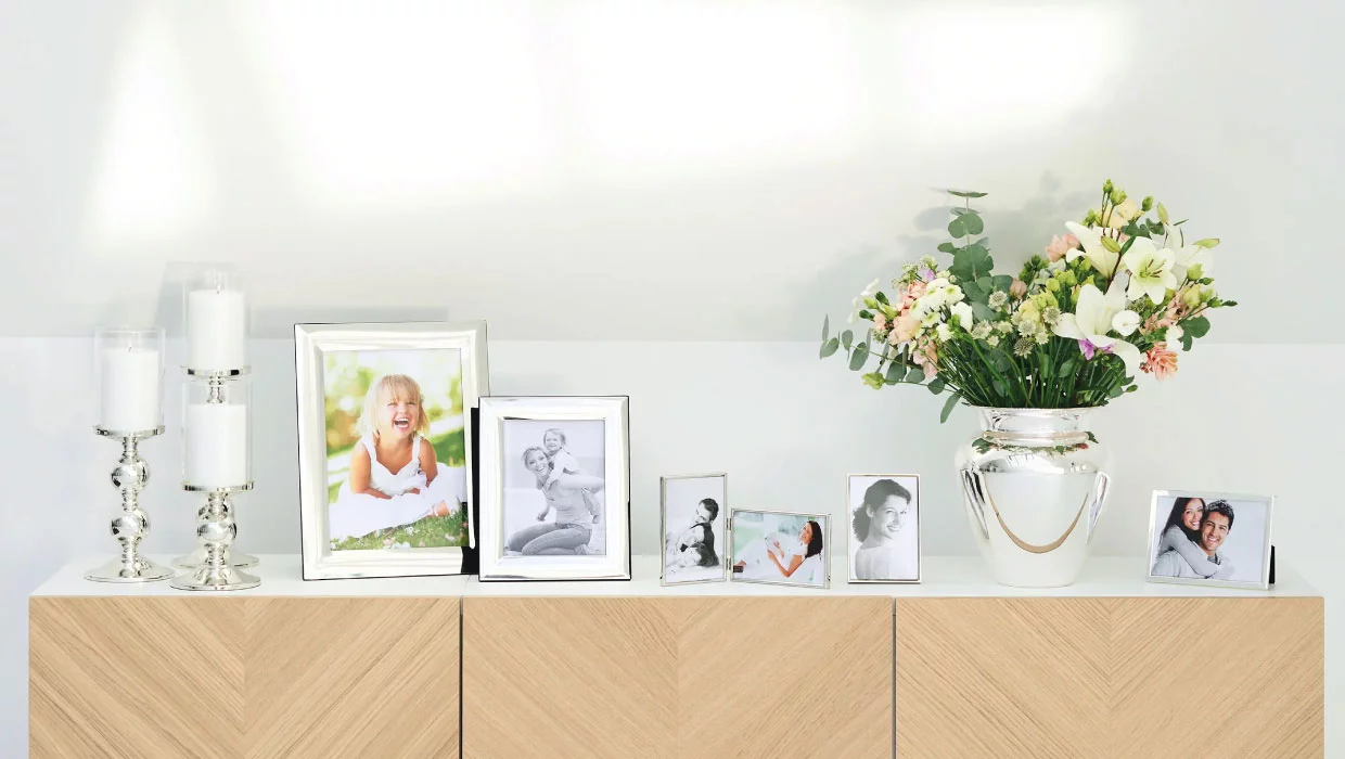 Edzard Accessoires - Bilderrahmen auf einem Wohnzimmerschrank